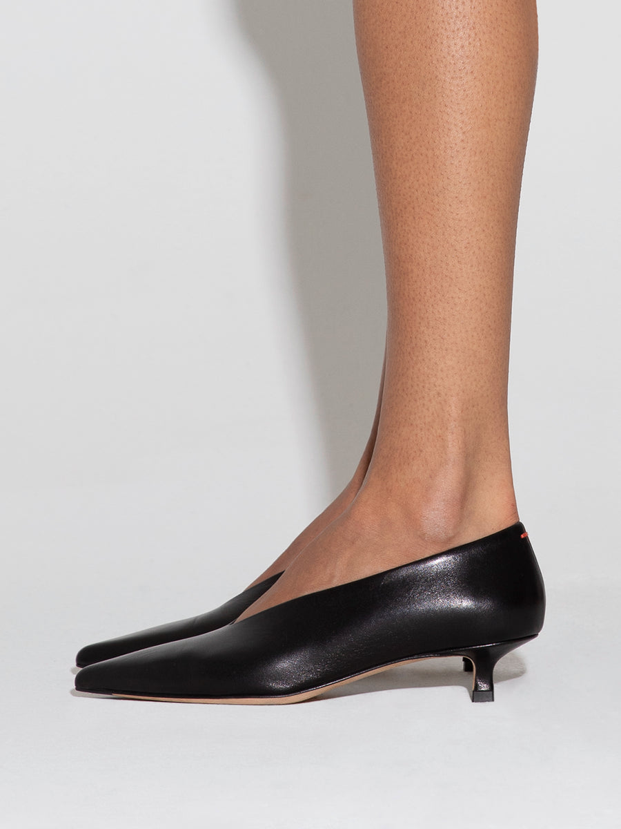 Aeyde | Clara Leather Pumps for Women | Black Nappa | Pointed Toe | Low Heel | How to Style [x=50,y=85]