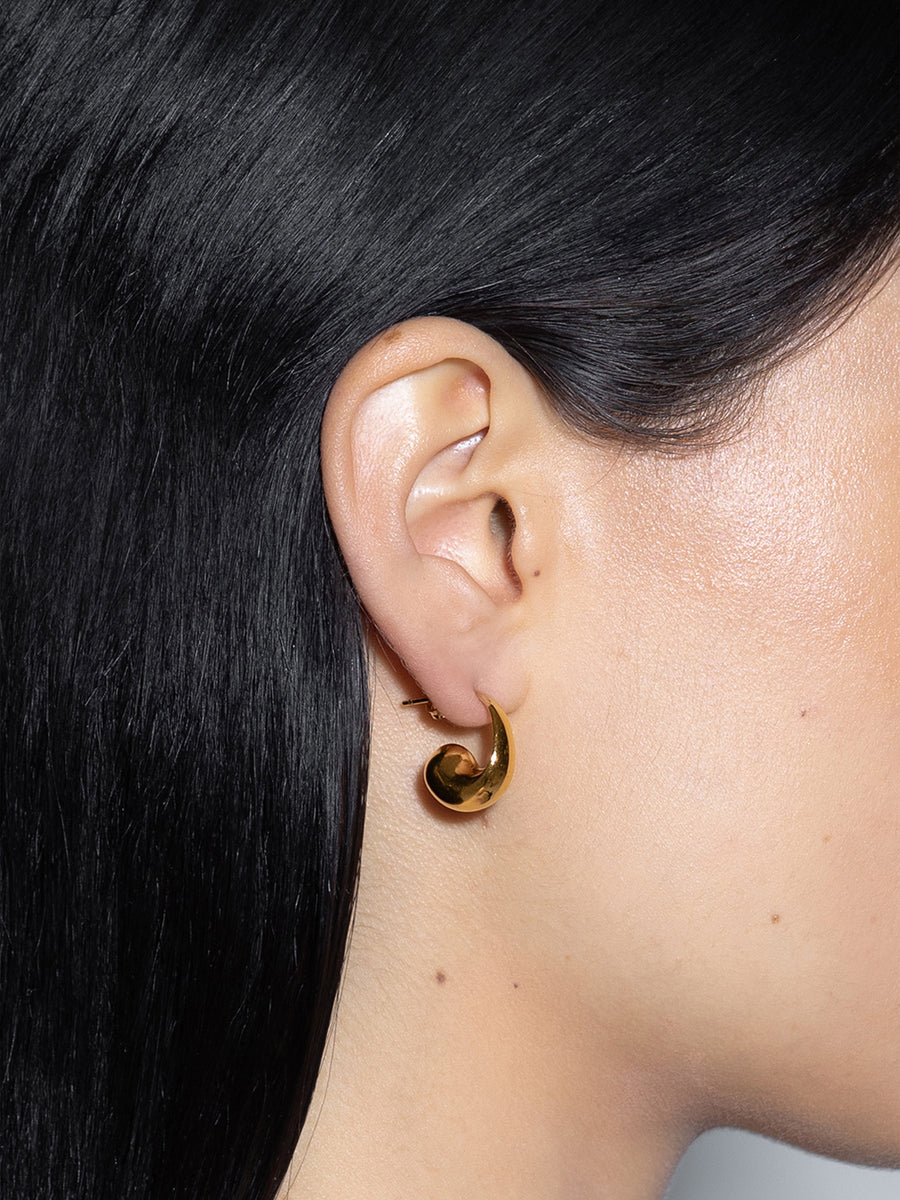 Aeyde | Gus 18kt Gold-Plated Earrings for Women | Luxury Materials | Handmade in Italy | On Model [x=50,y=50]