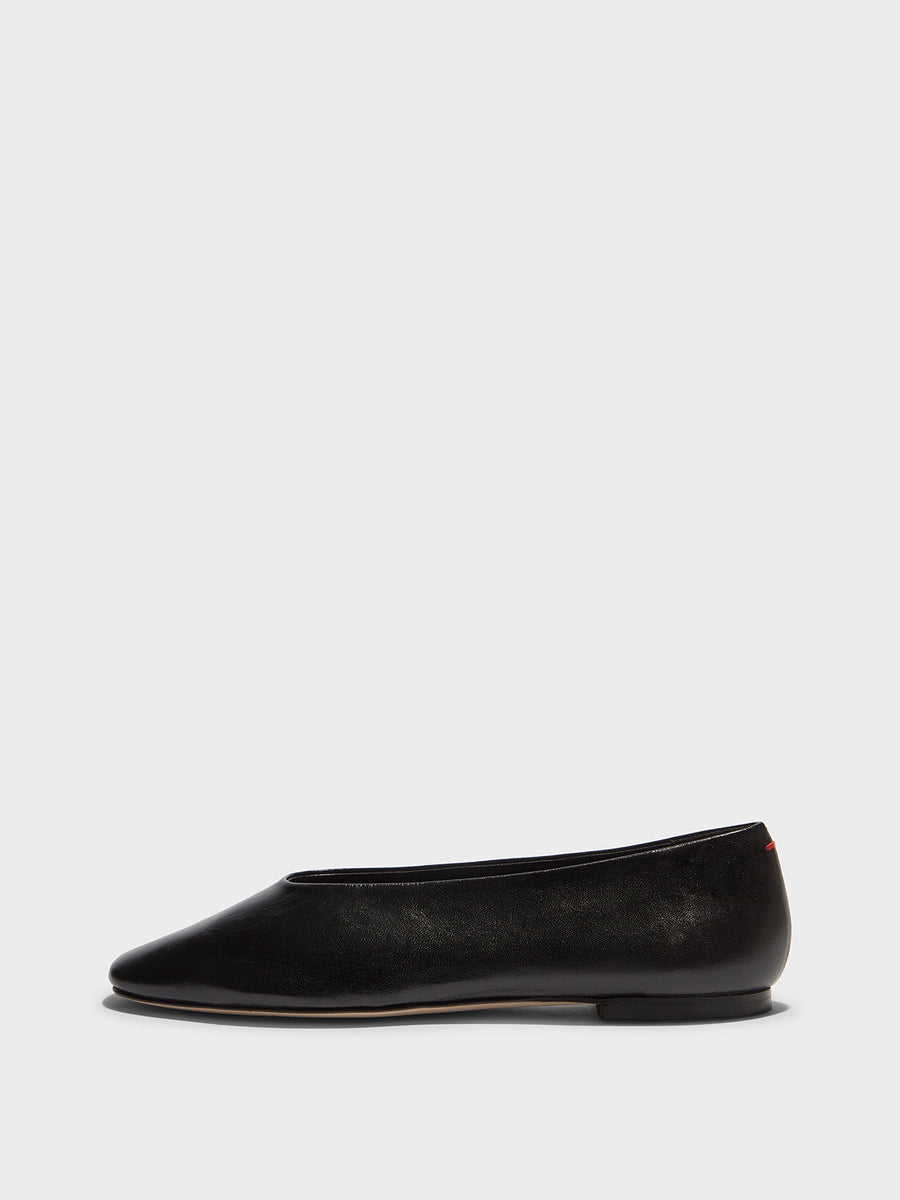 Aeyde | Kirsten Leather Flats for Women | Black Nappa | Round Toe | Flat Heel | Side View [x=50,y=85]