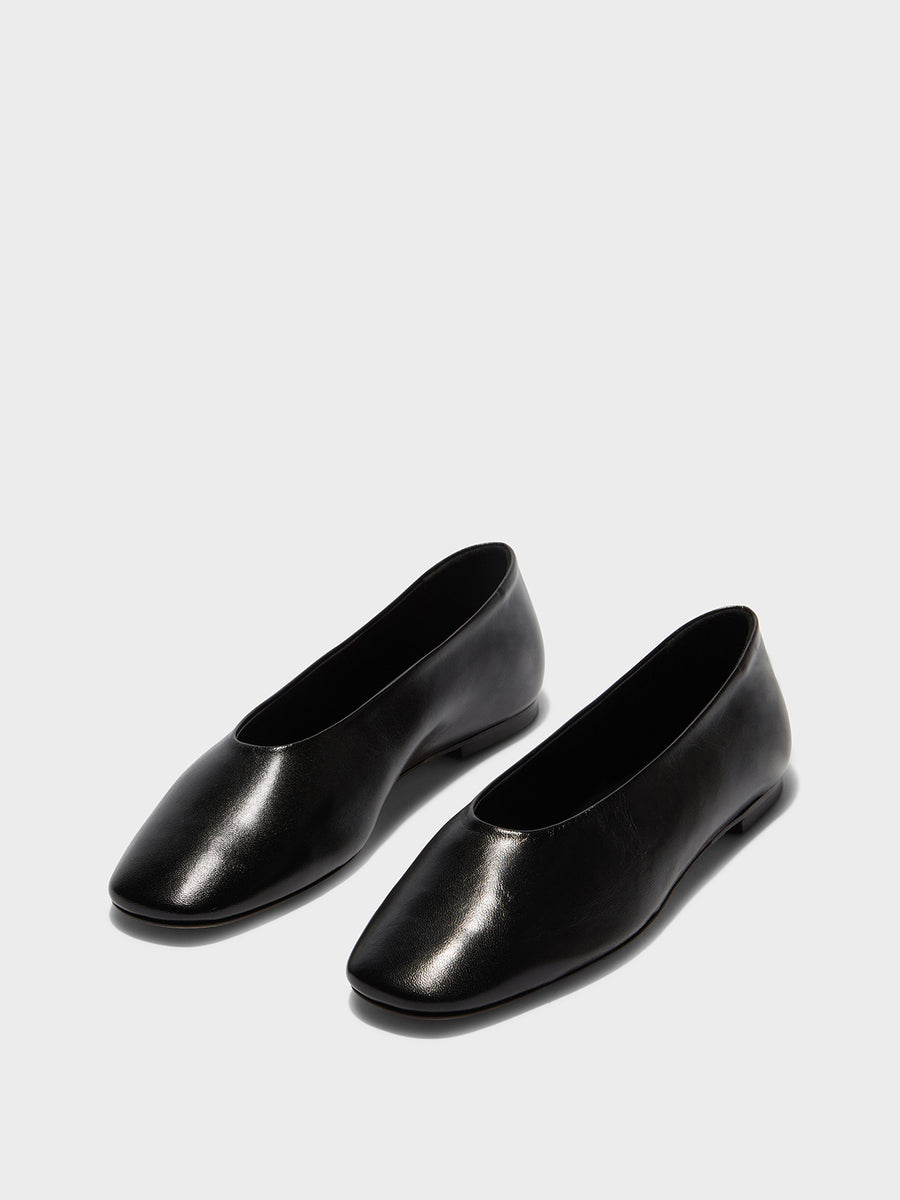 Aeyde | Kirsten Leather Flats for Women | Black Nappa | Round Toe | Flat Heel | On Feet [x=50,y=85]