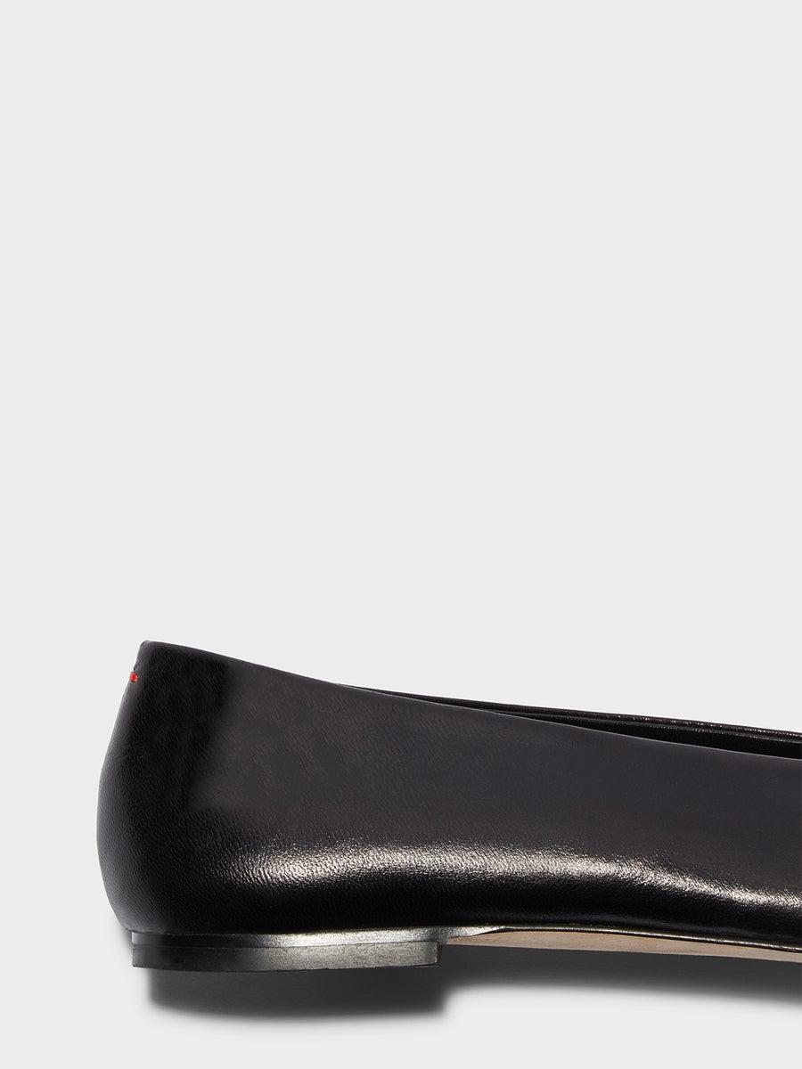 Aeyde | Kirsten Leather Flats for Women | Black Nappa | Round Toe | Flat Heel | Heel Details [x=50,y=85]