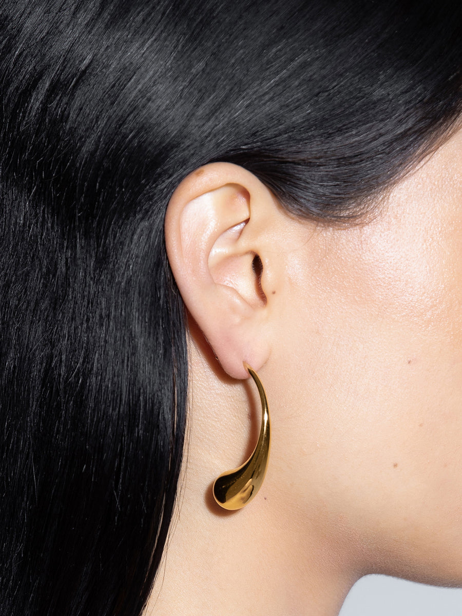 Aeyde | Ravi 18kt Gold-Plated Earrings for Women | Luxury Materials | Handmade in Italy | On Model [x=50,y=50]